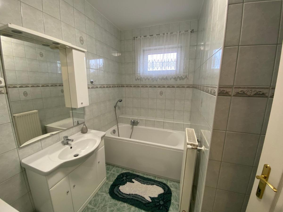 Sarga-Kek Haz Apartment Vonyarcvashegy Ngoại thất bức ảnh